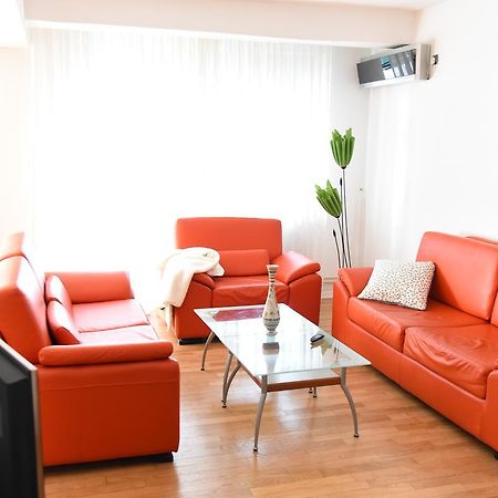 3 Bedroom Home With Parking Garage In The Heart Of スコピエ エクステリア 写真