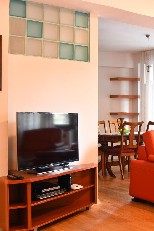 3 Bedroom Home With Parking Garage In The Heart Of スコピエ エクステリア 写真