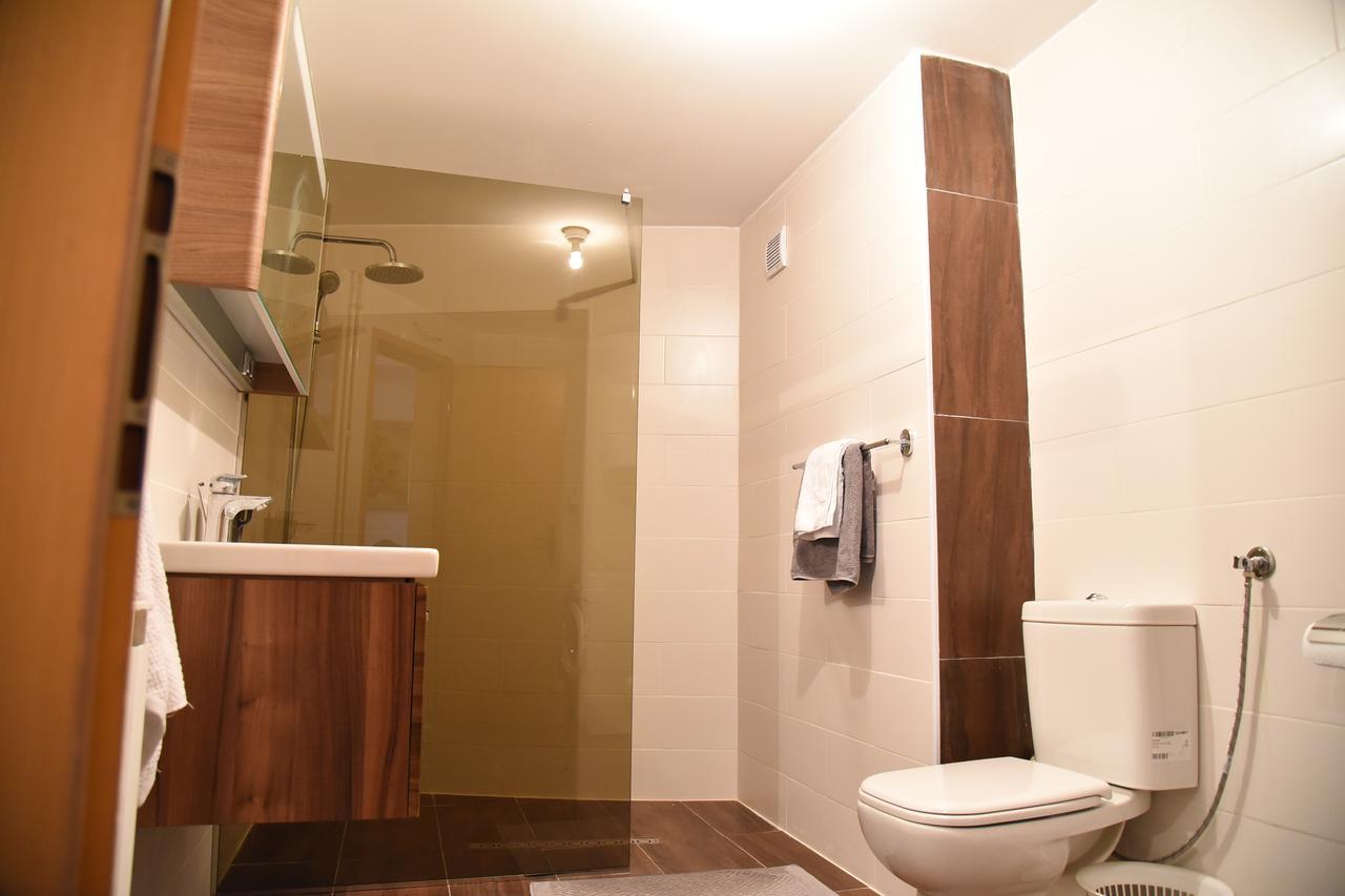 3 Bedroom Home With Parking Garage In The Heart Of スコピエ エクステリア 写真