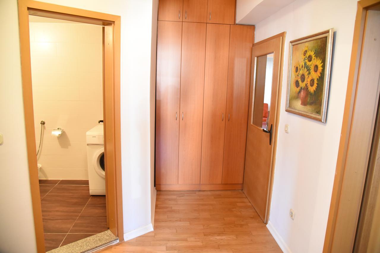 3 Bedroom Home With Parking Garage In The Heart Of スコピエ エクステリア 写真