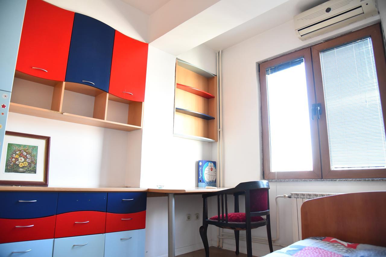 3 Bedroom Home With Parking Garage In The Heart Of スコピエ エクステリア 写真