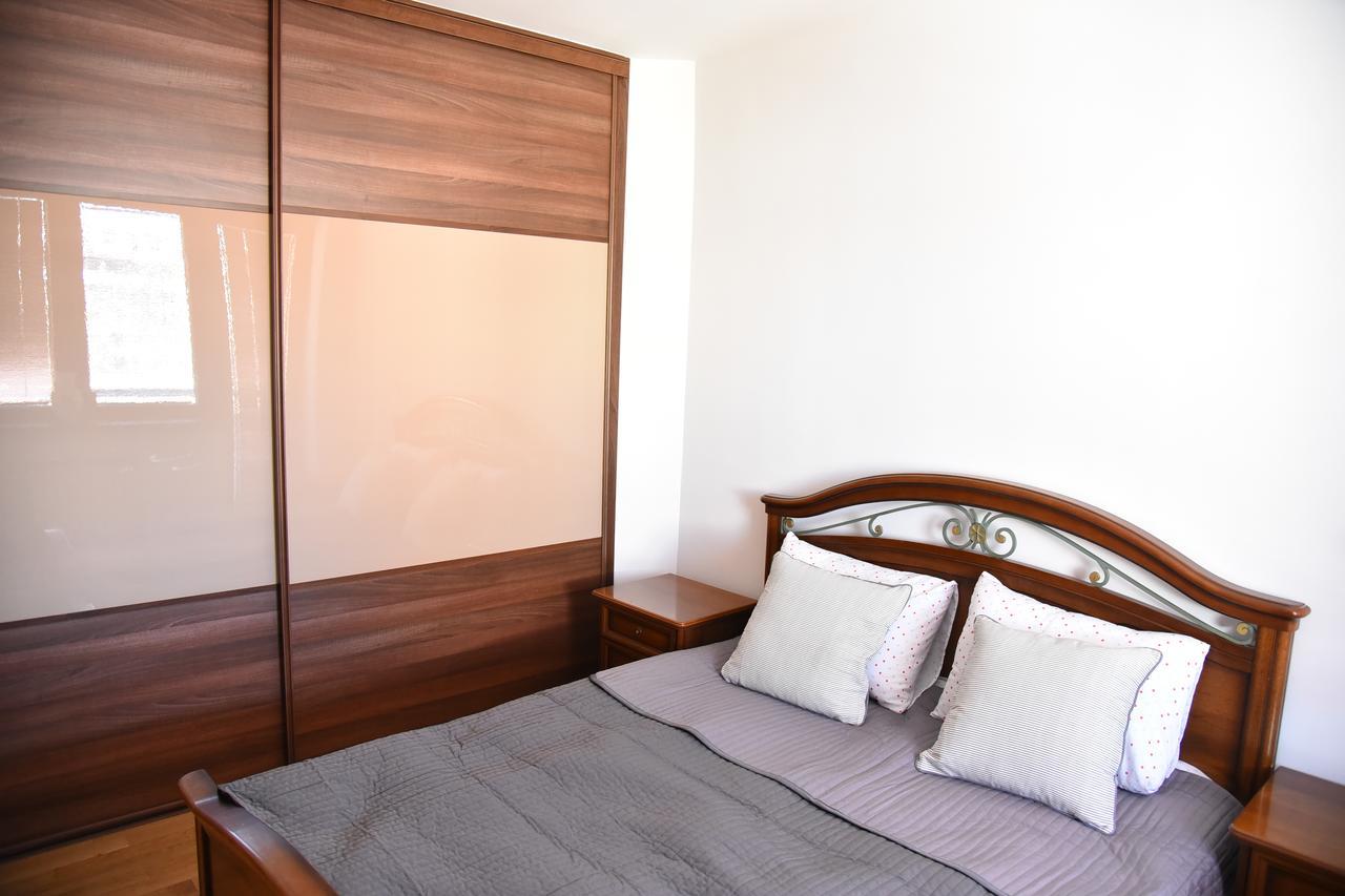 3 Bedroom Home With Parking Garage In The Heart Of スコピエ エクステリア 写真