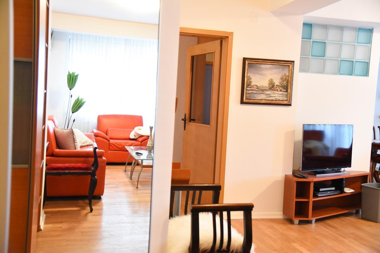 3 Bedroom Home With Parking Garage In The Heart Of スコピエ エクステリア 写真
