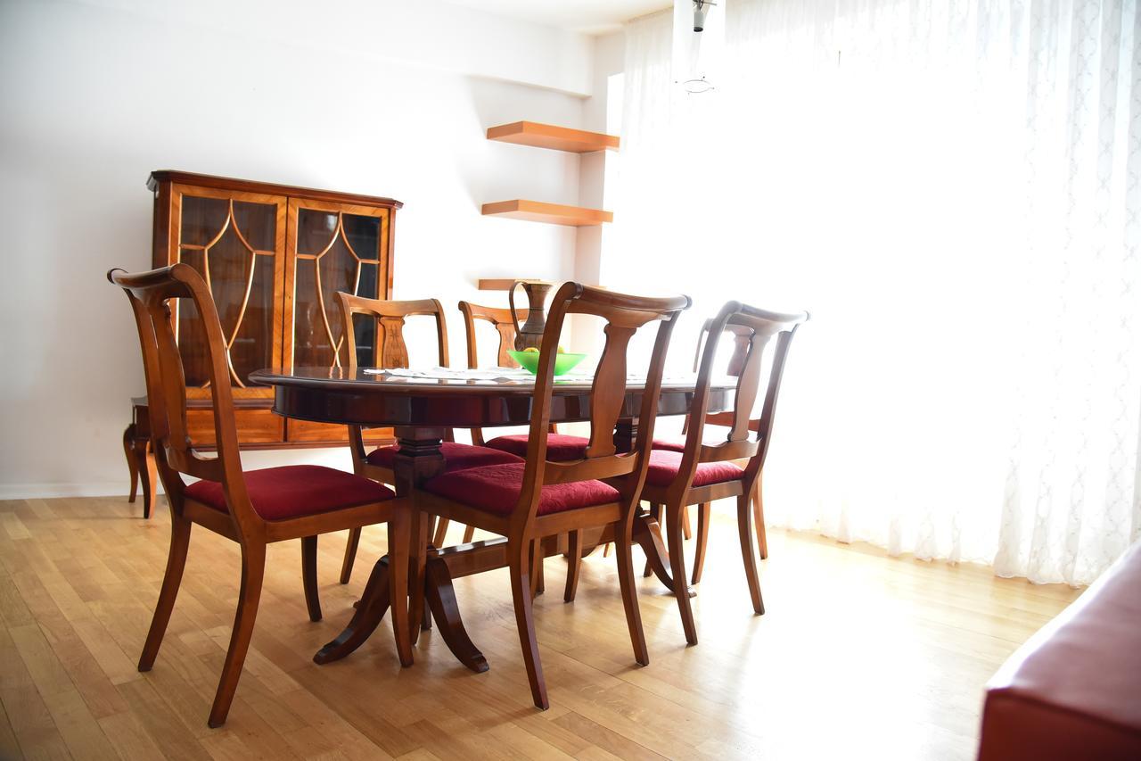 3 Bedroom Home With Parking Garage In The Heart Of スコピエ エクステリア 写真
