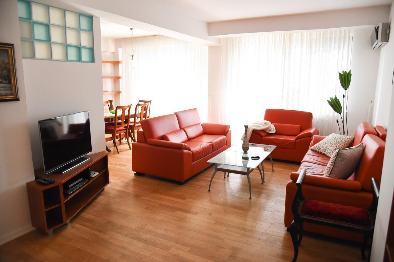 3 Bedroom Home With Parking Garage In The Heart Of スコピエ エクステリア 写真