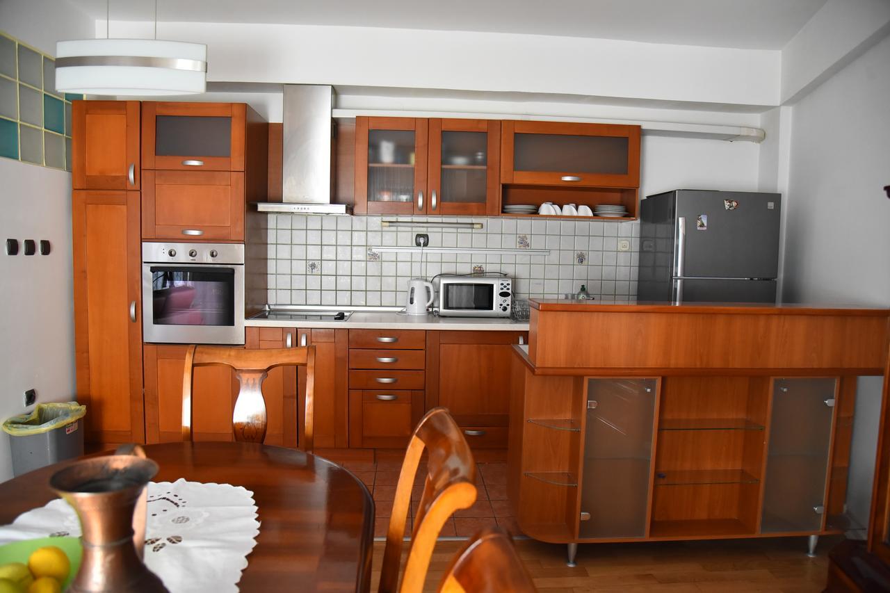 3 Bedroom Home With Parking Garage In The Heart Of スコピエ エクステリア 写真