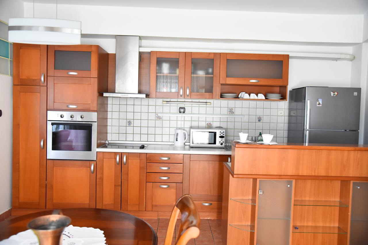 3 Bedroom Home With Parking Garage In The Heart Of スコピエ エクステリア 写真