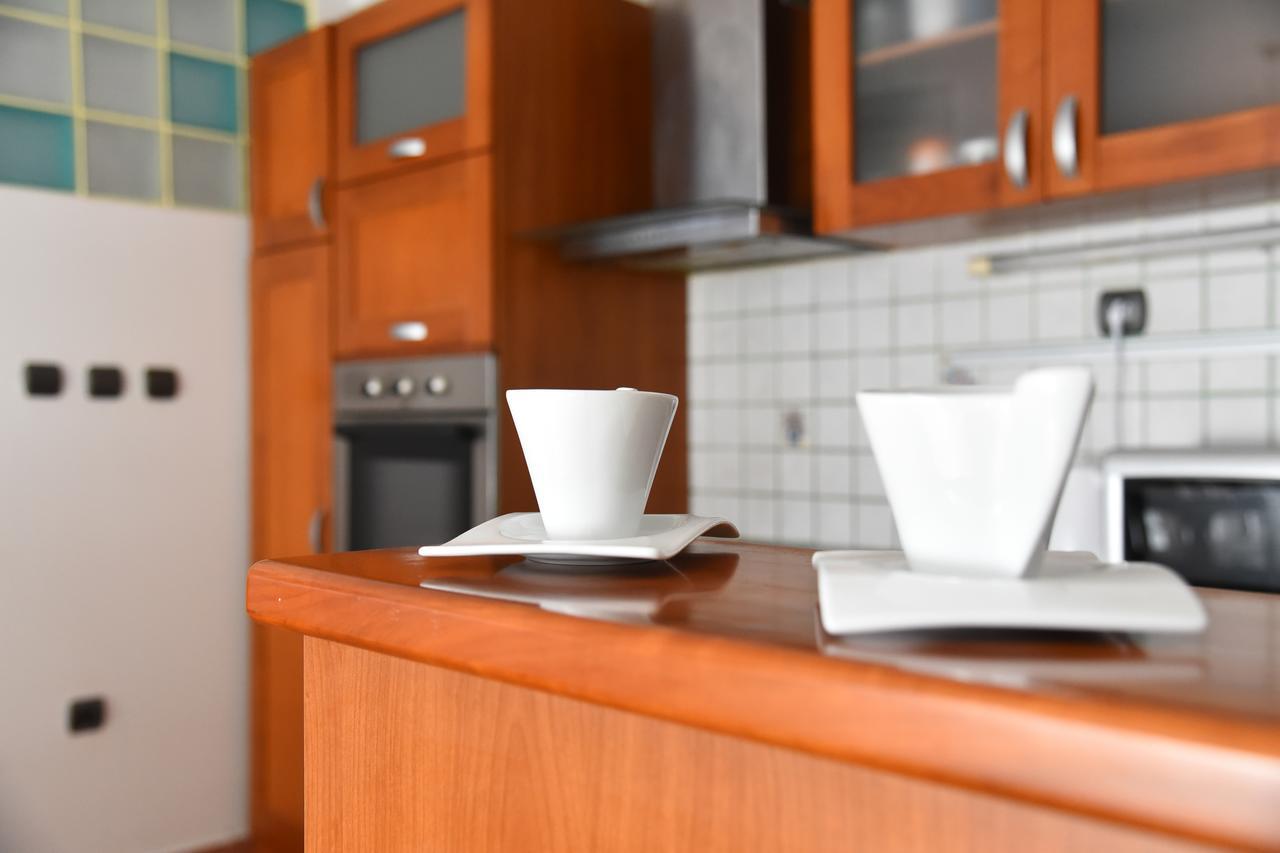 3 Bedroom Home With Parking Garage In The Heart Of スコピエ エクステリア 写真