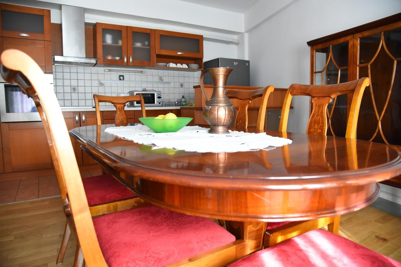 3 Bedroom Home With Parking Garage In The Heart Of スコピエ エクステリア 写真