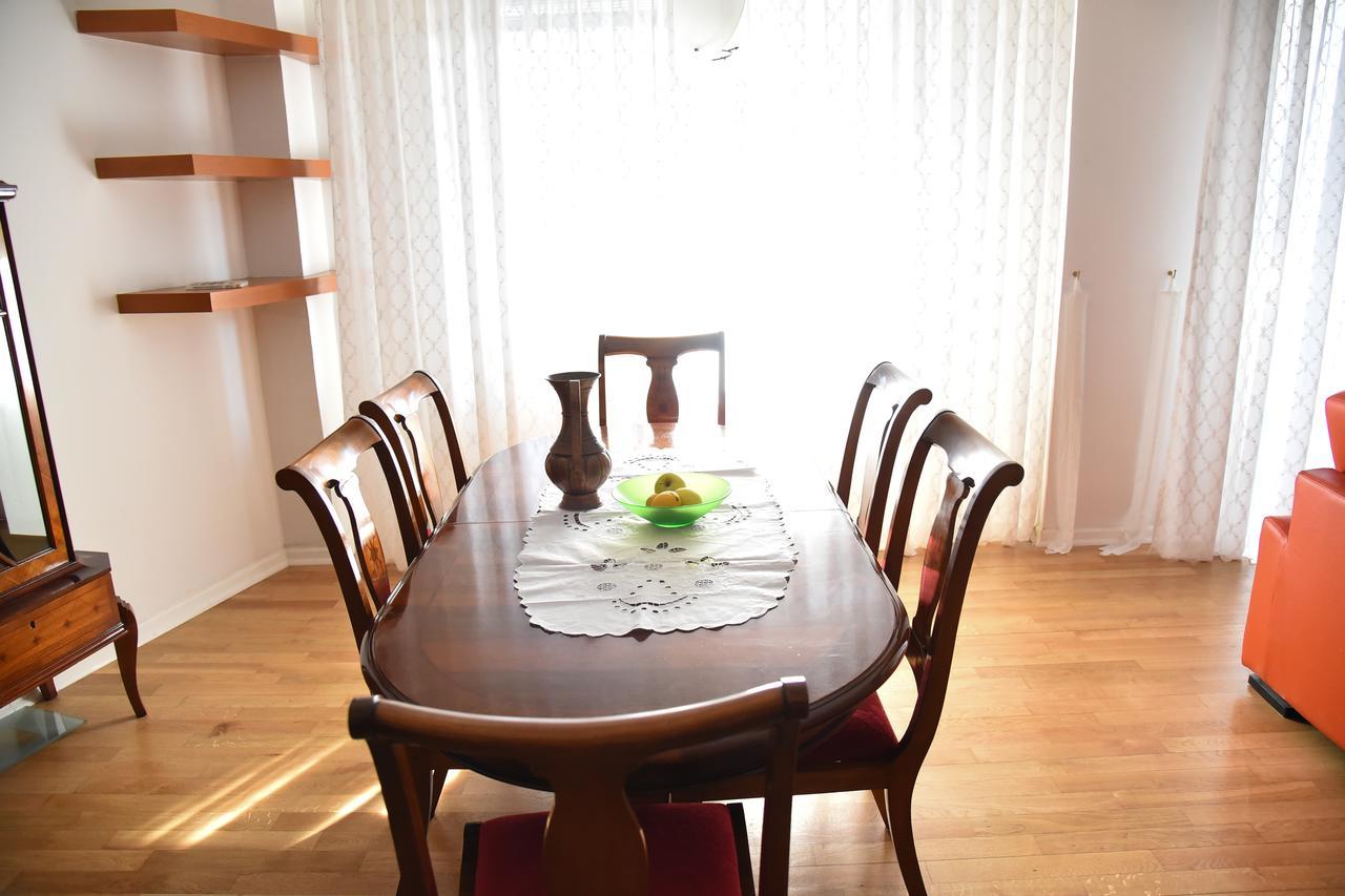 3 Bedroom Home With Parking Garage In The Heart Of スコピエ エクステリア 写真